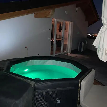 Ca' Celeste Sul Garda كوسترمانو
